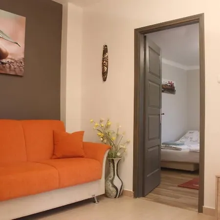 Garden Ingyenes Zart Parkoloval Apartment Szegedin